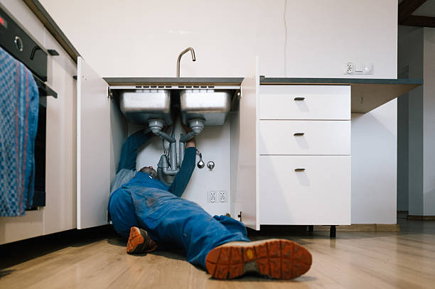 Professional Leak Detection technician working in Alden, IL